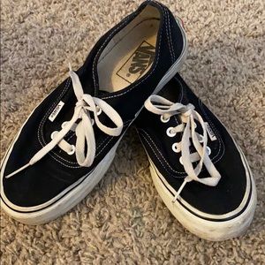 Women’s 7.5 Black Vans